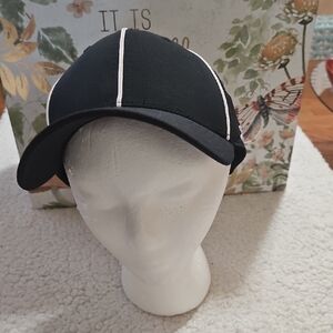 NWOT UNDER ARMOUR BASEBALL HAT